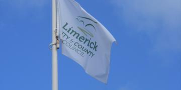 Enseignes, street art & drapeaux