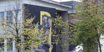 Enseignes, street art & drapeaux