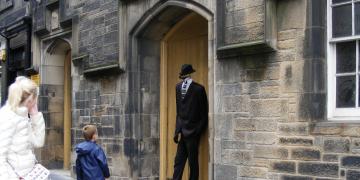 Affiches, drapeaux & artistes