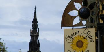 Affiches, drapeaux & artistes