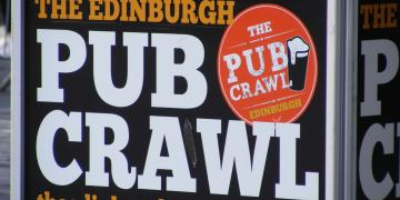 Affiches, drapeaux & artistes